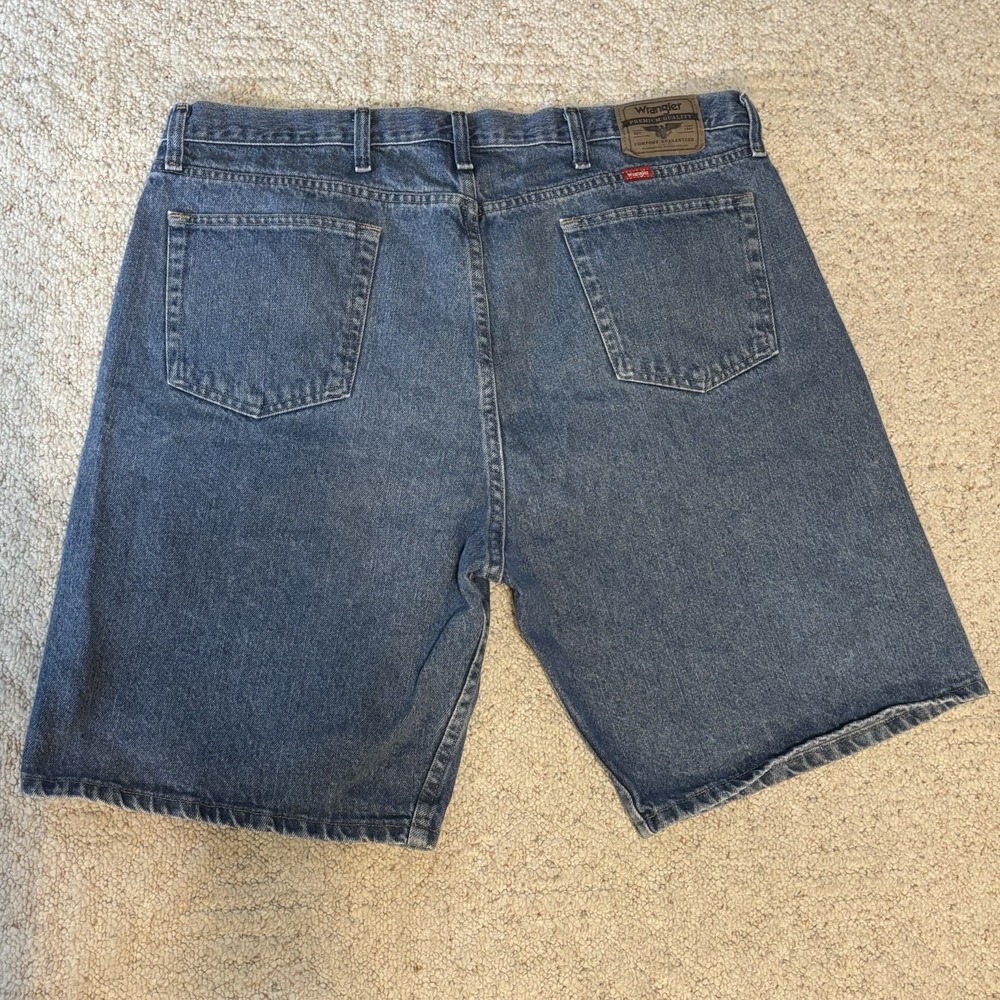 Wrangler Denim Shorts Men's 40 Reg Relaxed Fit 100% Cotton Jorts 9" Inseam